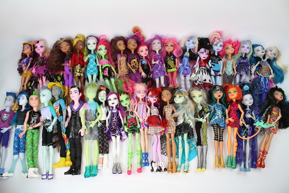 Lot de 8 poupées Monster High