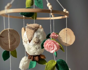 Woodland baby mobiel bos jongen en meisje, Magische wieg mobiel, uil baby mobiel, Wizard kinderkamer decor, Neutraal vilt kinderbed mobiel, bloemen mobiel