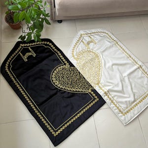 Personalisiertes Paar-Set | Gebetsmatte mit Herz-Design | Islamisches Geschenk-Set | Eid Geschenk | Hochzeitsgeschenk | Geburtstagsgeschenk | Paar Nikkah Set Geschenk