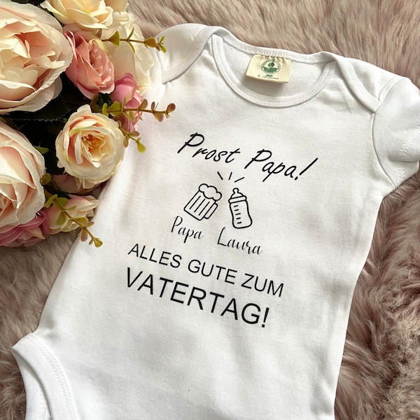 Babybody Vatertag personalisiert Bodysuit Erster Vatertag anstoßen Bier und Babyflasche Name Prost Papa, Vatertagsgeschenk Baby, Geschenk