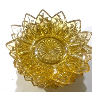 Federal Glass  Golden Honey Petal Fruit Bowls, Yellow Berry Bowls, Dessert Bowls