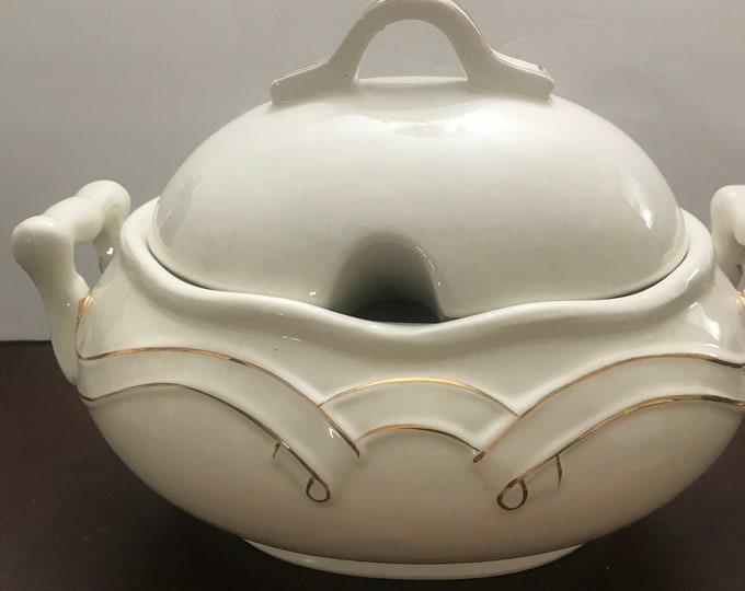Gibson Houseware Soup Tureen with Melamine Ladel