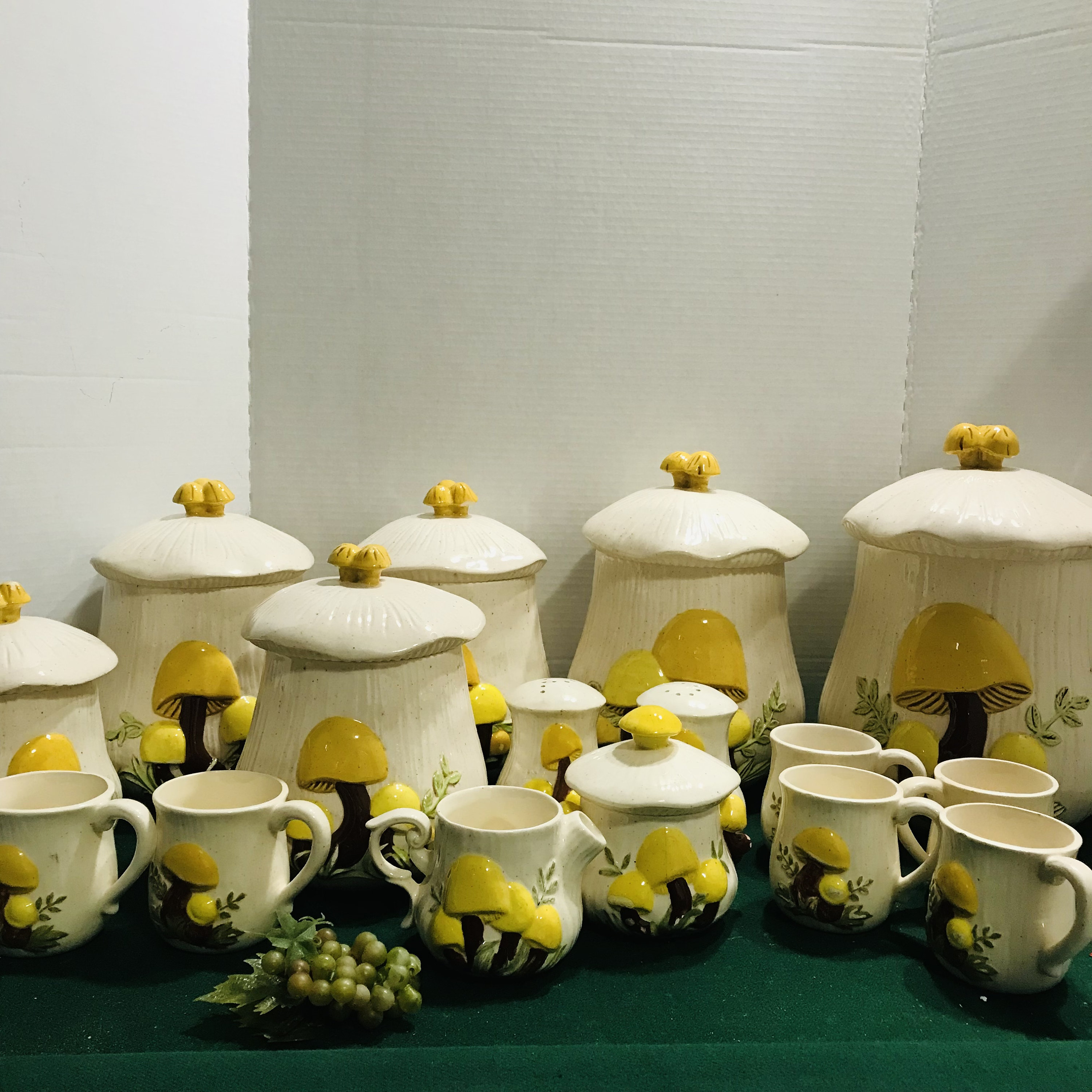 Arnel's Mushroom Pottery Tea Set, Mushroom Teapot Cream Sugar Set
