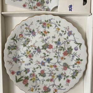 Cake Plate and Knife by Andrea Sadek, Corona Pattern Gold Scalloped Edge Floral Design,  Special Occasion Cake Plate and Knife