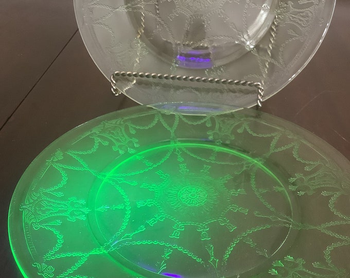 Anchor Hocking Cameo Dinner Plates,  Depression Glass Dinner Plates