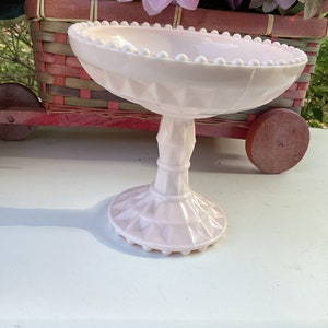 Vaso de leche con forma de concha rosa vintage, compota rosa Windsor con patrón de diamantes, plato para dulces rosa