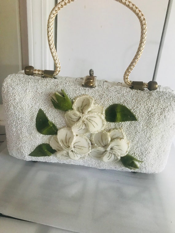 White Vintage Wicker Seeded Beads Flower Handbag/… - image 1
