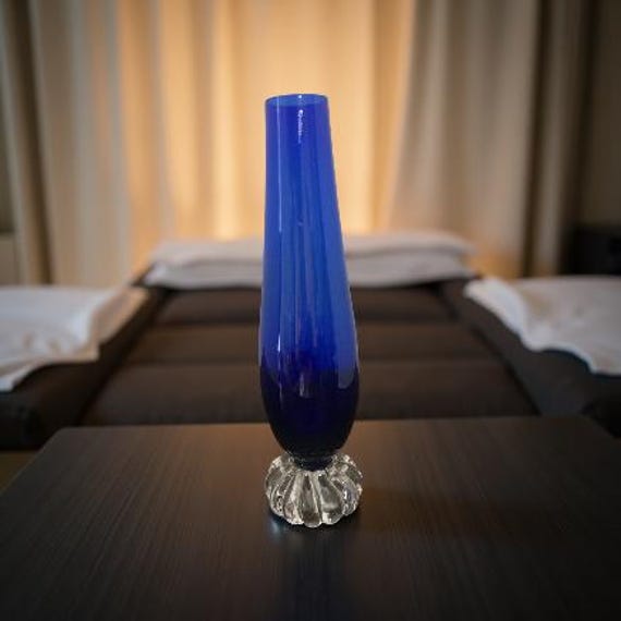 アセダ・グラスブルック コバルトブルーのつぼみ花瓶 - Etsy 日本