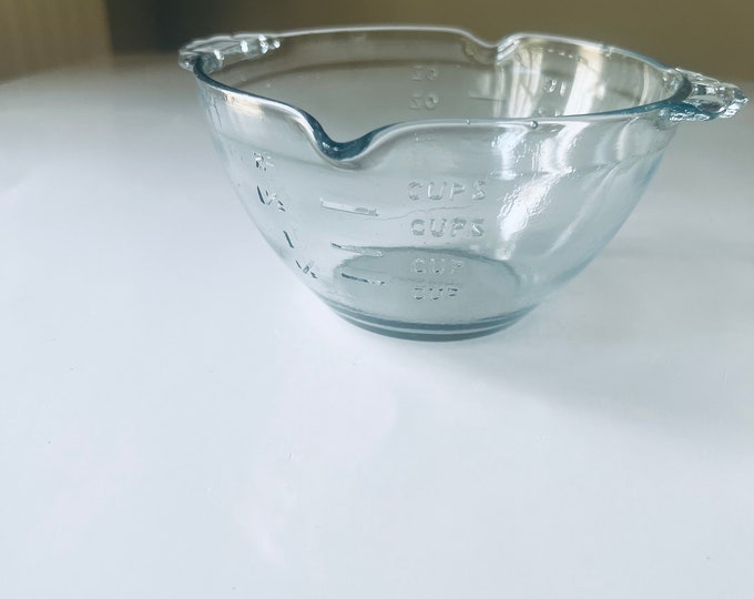 Vintage Anchor Hocking Sapphire Blue Glass Measuring Cup, 1940 Light Blue 2-Cup Capacity Measuring Cup, Elegant Philbe Design Measuring Cup