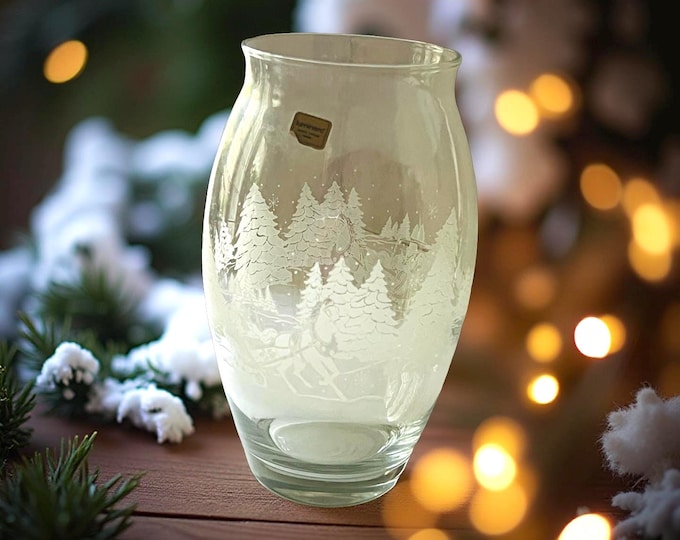 Avon’s President Club Winter Vase/ Luminarc/France Vase