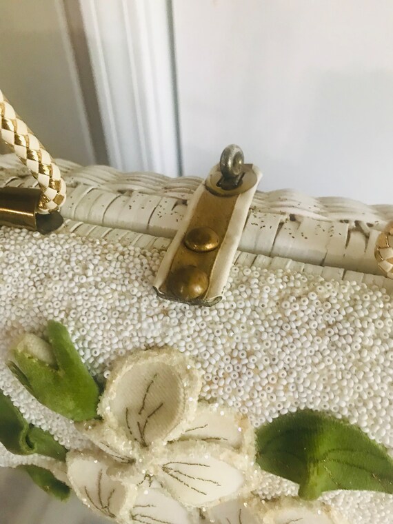 White Vintage Wicker Seeded Beads Flower Handbag/… - image 6