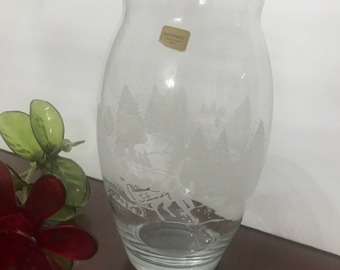 Avon’s President Club Winter Vase/ Luminarc/France Vase