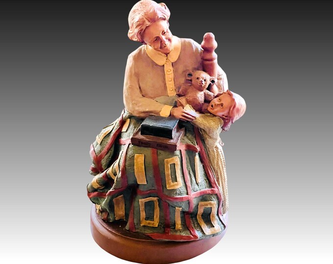 Tom Clark Signature Gnome Elf, Grandma Quilt Statue