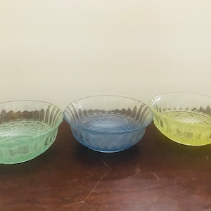 KIG Trellis Dessert Bowls: Fleur Dis Lis Design, Set of 3