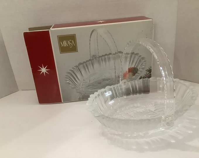 Mikasa Winter Basket,  Dreams Satin Finished Basket with Handle, Germany