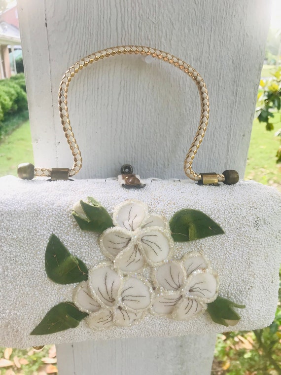 White Vintage Wicker Seeded Beads Flower Handbag/… - image 3