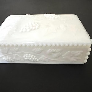 Vintage Westmoreland Milk Glass Beaded Grapevine Trinket Box