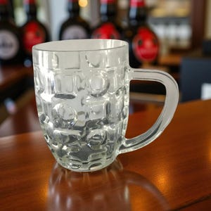 Jarra de cerveza vintage de cristal transparente: decoración italiana para el hogar