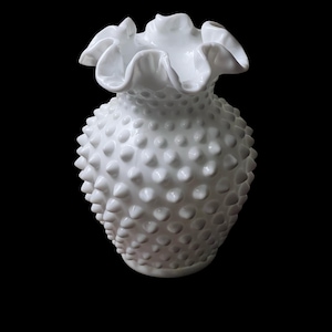 Fenton Milchglass Hobnail Doppel gefältelte 13 cm Vase