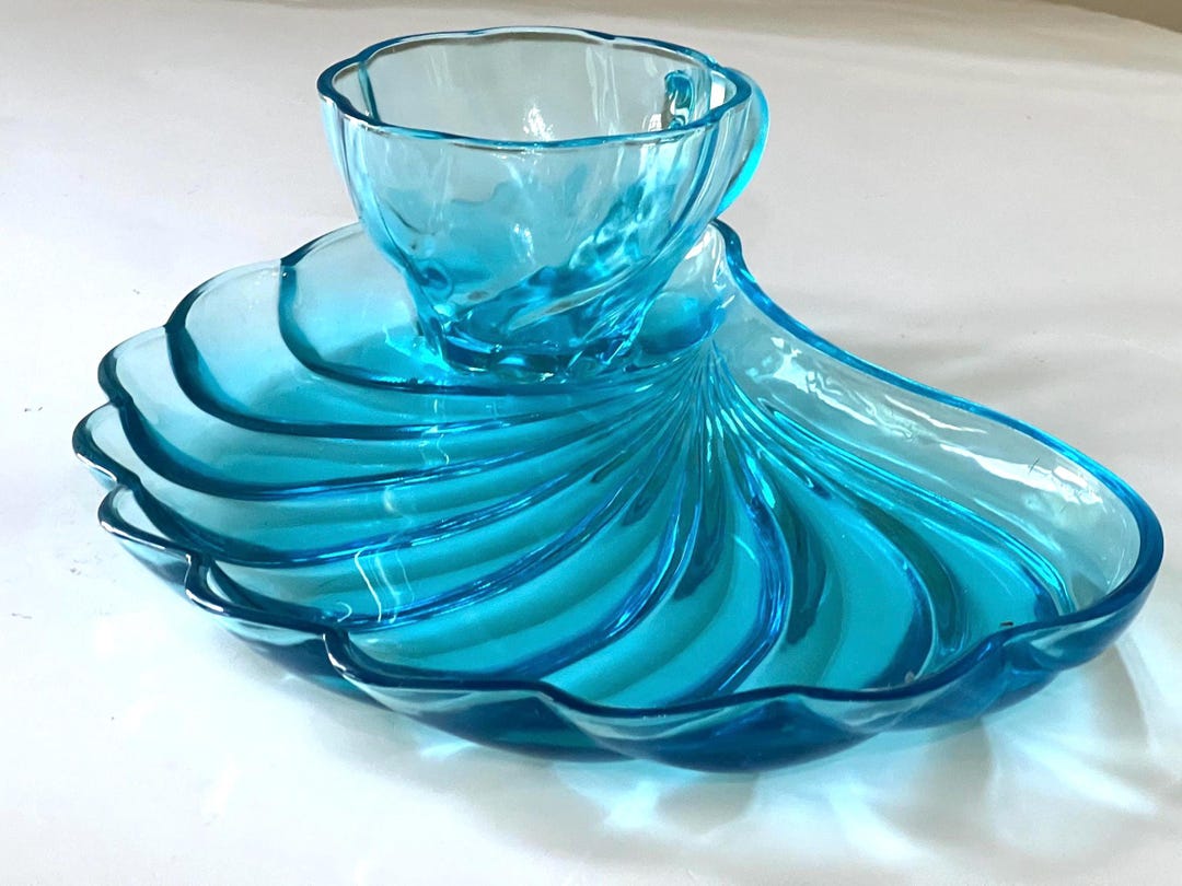 Vintage Hazel Atlas Capri Blue Snack Set, Turquoise, Seashell