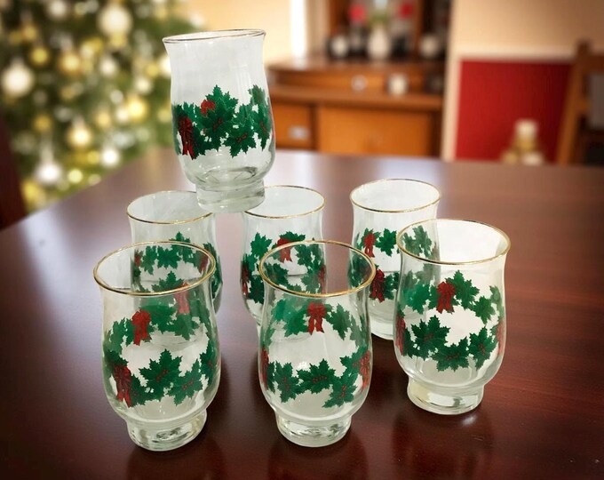 LRS19 Libbey’s Holiday Tumblers 12 Ounces: Red Ribbon and Holly Tumblers