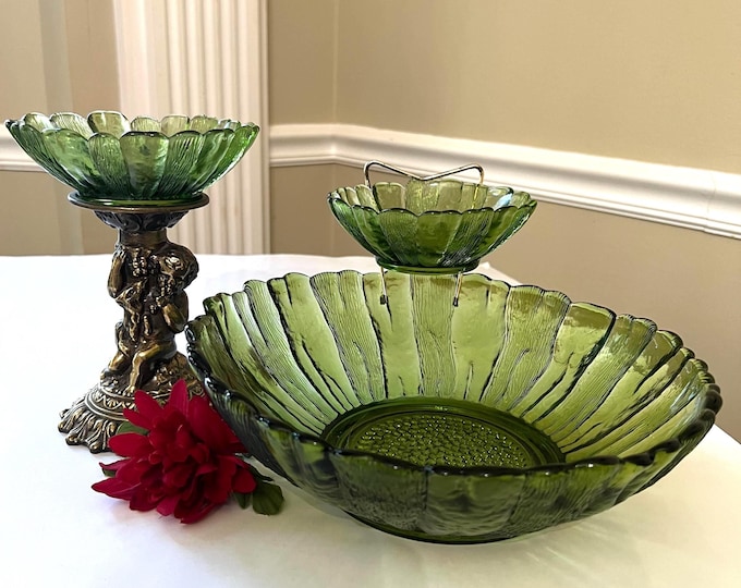 Country Garden Estate Bowl by Anchor Hocking Glass Company, Cherub Pedestal Bowl, Single Avocado Green Bowl, Large Green Salad Bowl