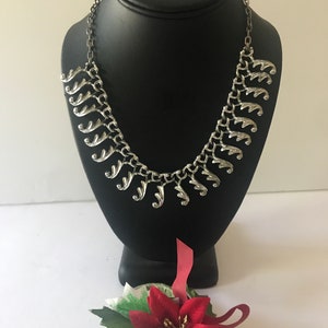 Vintage Sarah Coventry Silver Tone Necklace