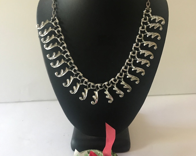 Vintage Sarah Coventry Silver Tone Necklace