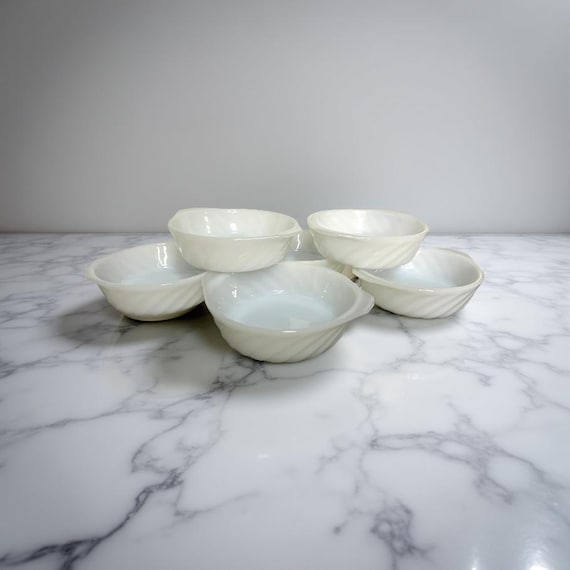 Anchor Hocking Fire King Small White Swirl Casserole Dish