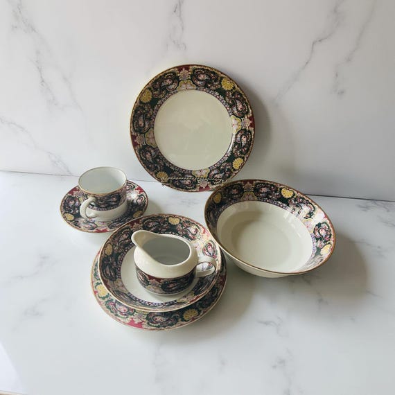 Dinnerware Muirfield 8931 Royal Paisley: Plates, Cups and Saucers