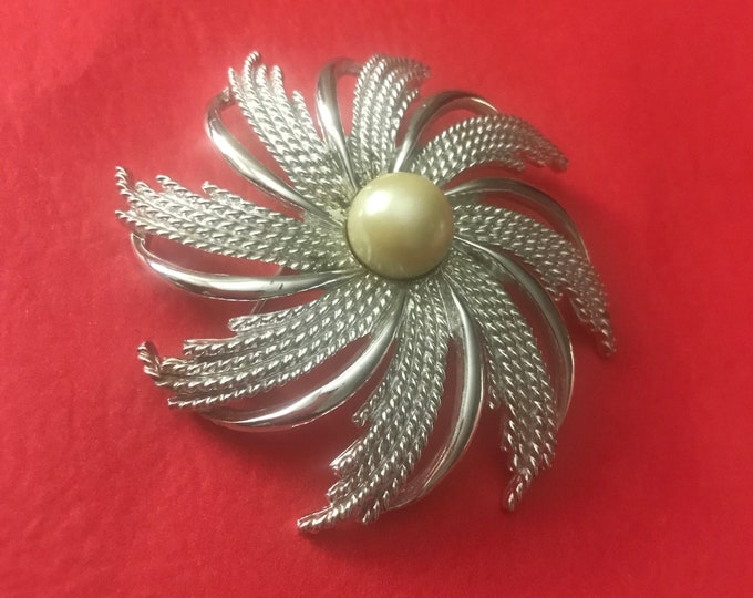 Vintage Sarah Coventry Silver/ Pearl Pinwheel Brooch/ Pin