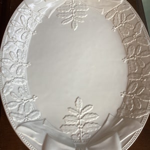 The Zrike Company Portugal Oval White Holly and Bows Meat Platter/ Turkey Platter