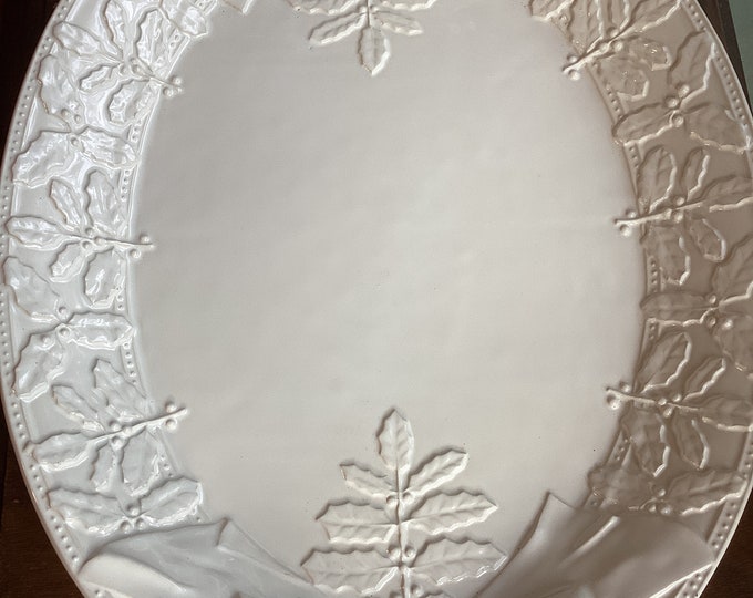 The Zrike Company Portugal Oval White Holly and Bows Meat Platter/ Turkey Platter