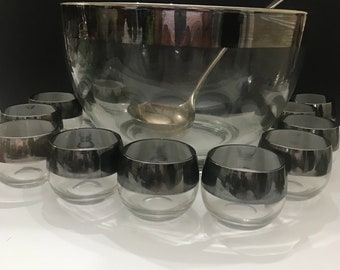 Vintage Dorothy Thorpe zilverband punch bowl set: 10 Roly Poly bekers en Leonard pollepel