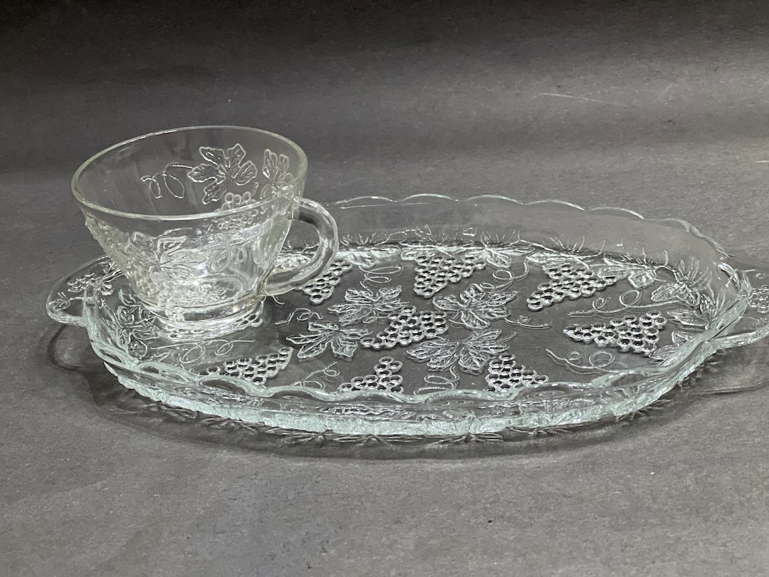 Anchor Hocking Clear Grape Snack Tray and Cups: Vintage Glass - Etsy