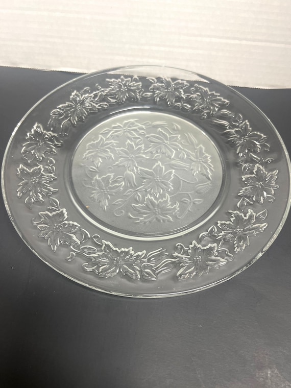 Fantasia Dinner Plates by Princess House Glass Ten inch Dinner Plates Poinsettia Frosty Middle Dinner Plates Etsy UK