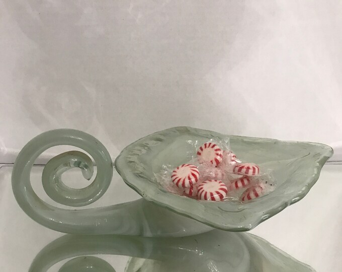 Vintage Hand Blown 1960s Green Swirl leaf Dish cornucopia
