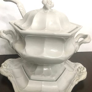 Red-Cliff Ironstone Soup Tureen
