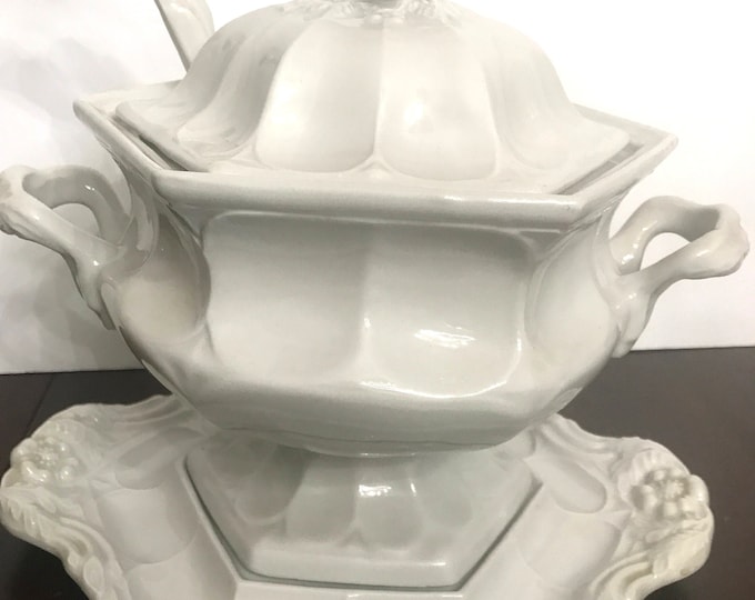 Red-Cliff Ironstone Soup Tureen