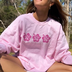 Hibiscus Flower Sweatshirt, Summer Vacation Shirt, Beachy Sweater, Trendy Preppy Clothes, Oversized Jumper, Indie Retro, Beach Aesthetic