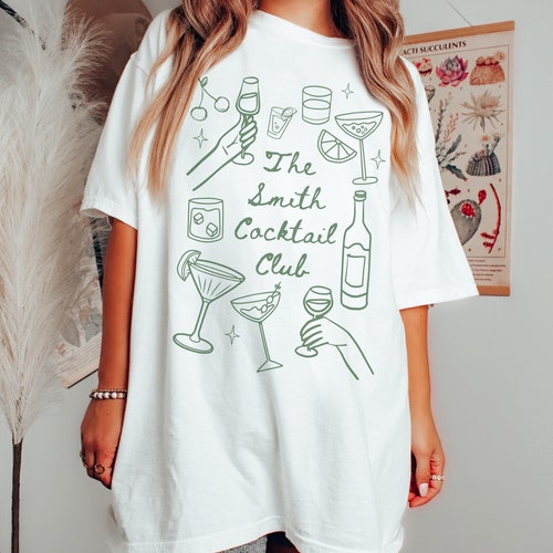 Chemise club de cocktail, Merch EVJF personnalisé, Couleurs réconfortantes, Cadeau de soirée nuptiale, Prénom personnalisé, Esthétique tendance, T-shirt assorti pour groupe