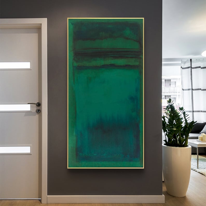 Puede incluir: Pintura abstracta con un esquema de color verde, azul y negro. La pintura est&aacute; enmarcada en un marco dorado y est&aacute; colgada en una pared gris.