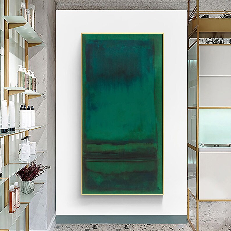 Puede incluir: Pintura abstracta con un esquema de color verde y azul. La pintura est&aacute; enmarcada en un marco dorado y est&aacute; colgada en una pared blanca.