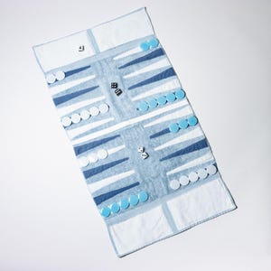 Juego de backgammon para exteriores/viajes en azul claro y blanco