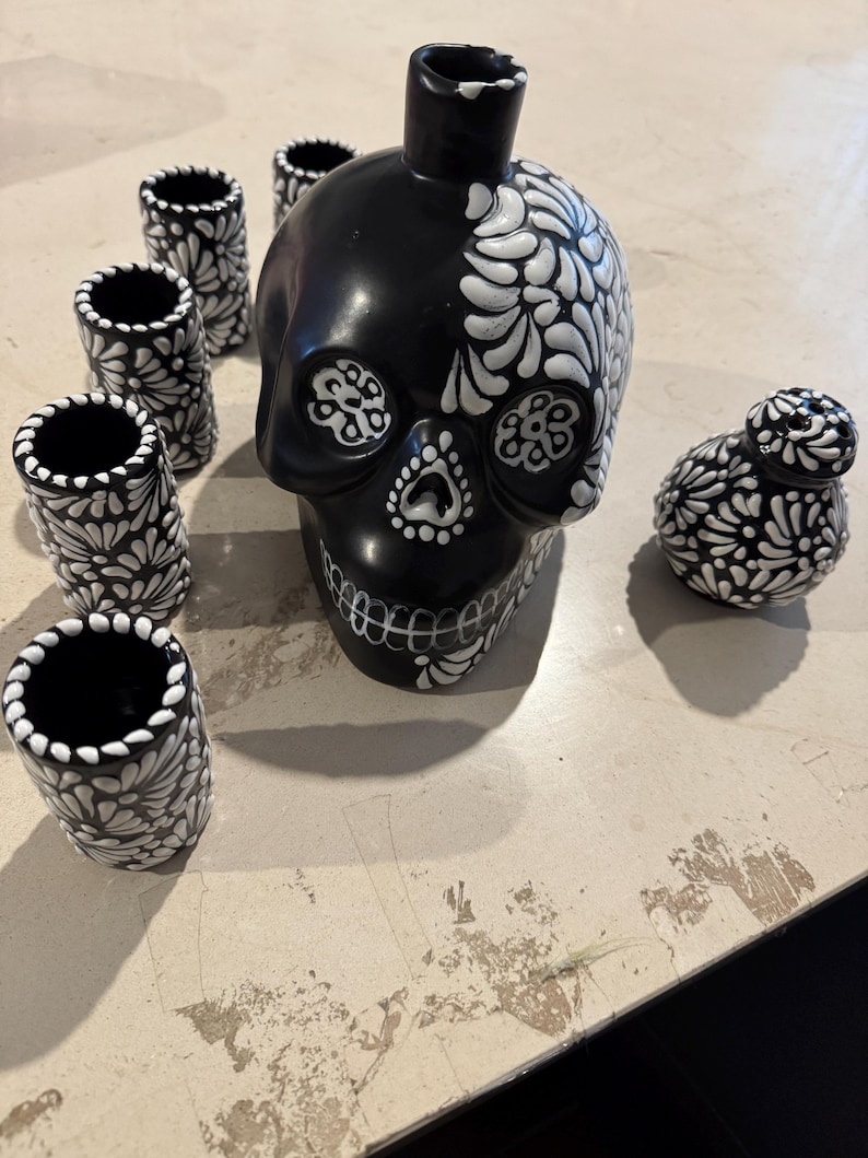 Handmade Talavera Pottery Shot Glass Set | Skull Liquor Bottle & Salt Shaker bild 3