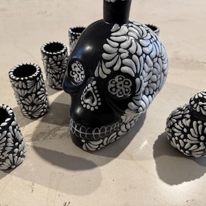 Handmade Talavera Pottery Shot Glass Set | Skull Liquor Bottle & Salt Shaker bild 1