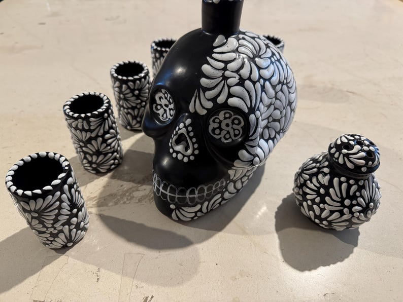 Handmade Talavera Pottery Shot Glass Set | Skull Liquor Bottle & Salt Shaker bild 1