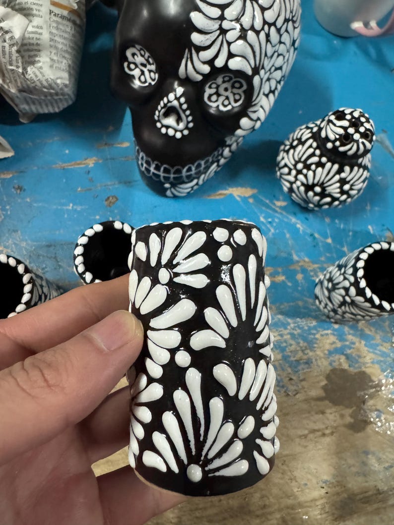 Handmade Talavera Pottery Shot Glass Set | Skull Liquor Bottle & Salt Shaker bild 5