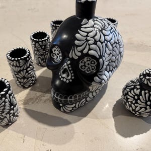 Handmade Talavera Pottery Shot Glass Set | Skull Liquor Bottle & Salt Shaker bild 4