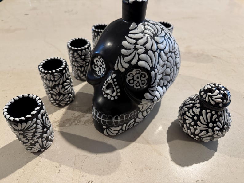 Handmade Talavera Pottery Shot Glass Set | Skull Liquor Bottle & Salt Shaker bild 4